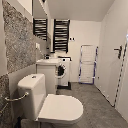 Private With 3 Bed Space , Who Looking For Mind Relax And Freedom *